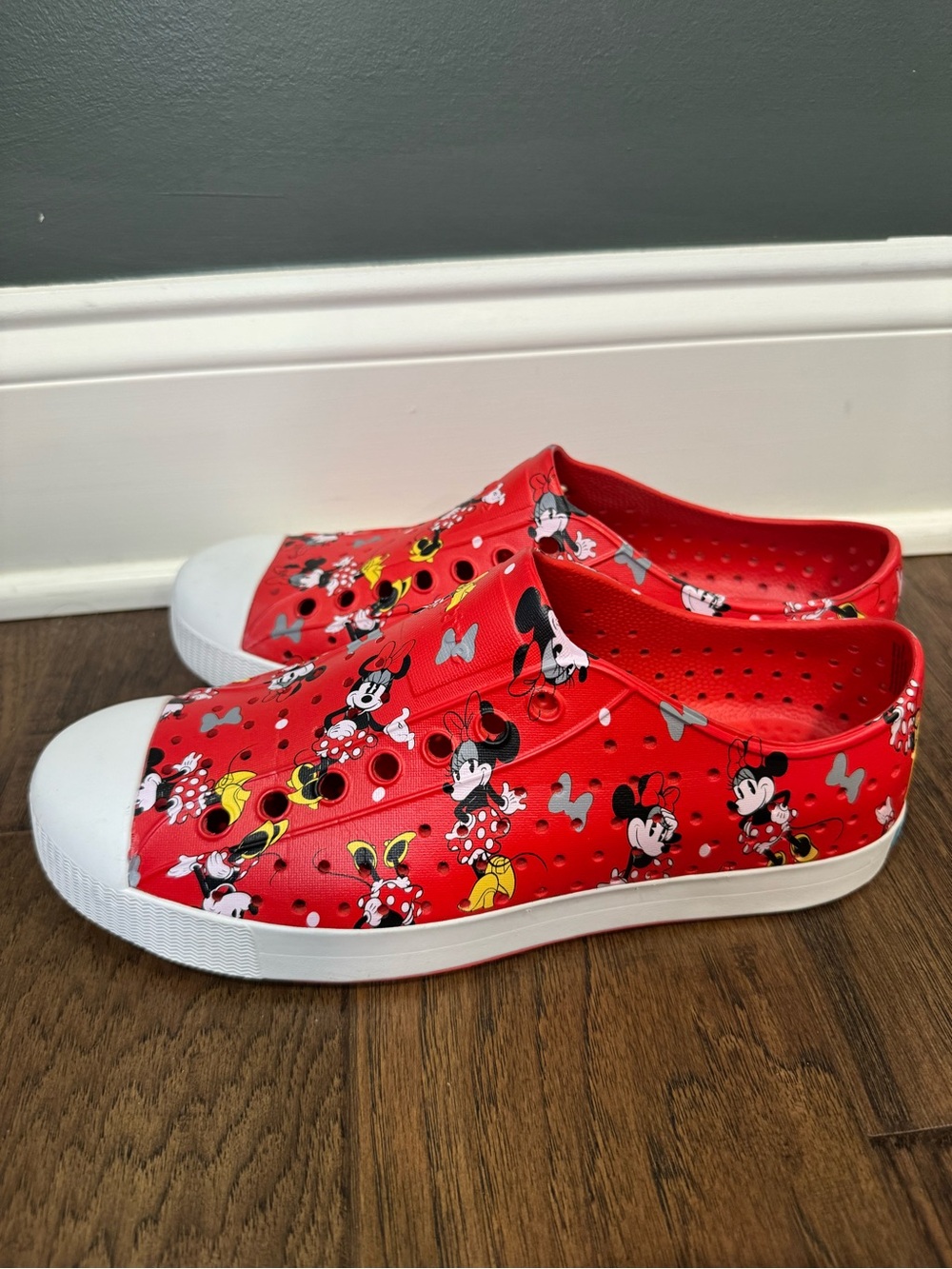 Native Red Minnie Mouse Slip-On Sandals